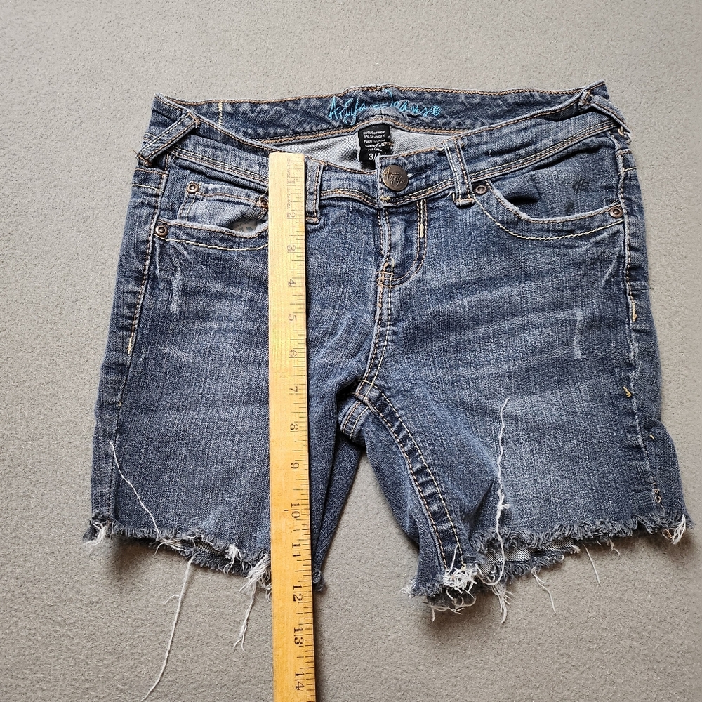 Ariya Blue Jean Shorts with Flap Pockets - Picture 8 of 9